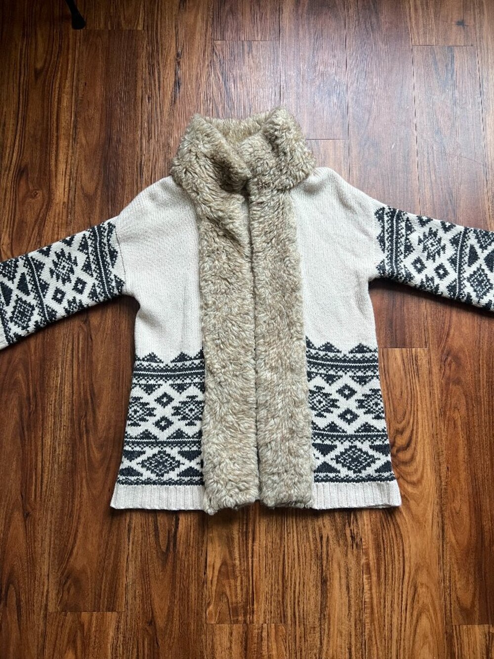 Love 21 Fair Isle Cardigan Women’s Medium M Faux Fur Collar Aztec Boho Sweater